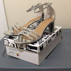 Women’s silver dress shoes w/ rhinestone size 8.5M